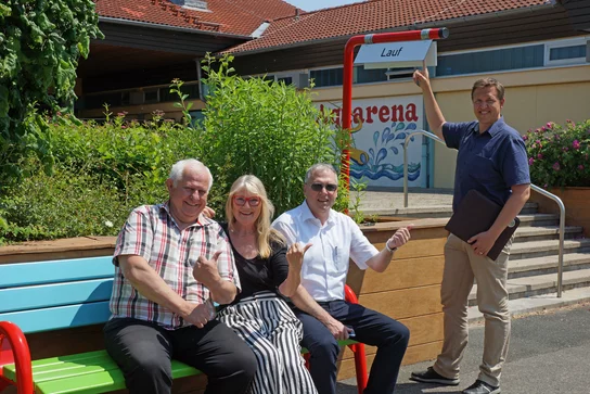 Übergabe der durch den Landkreis Bamberg geförderten Mitfahrbänke am 05.06.2019